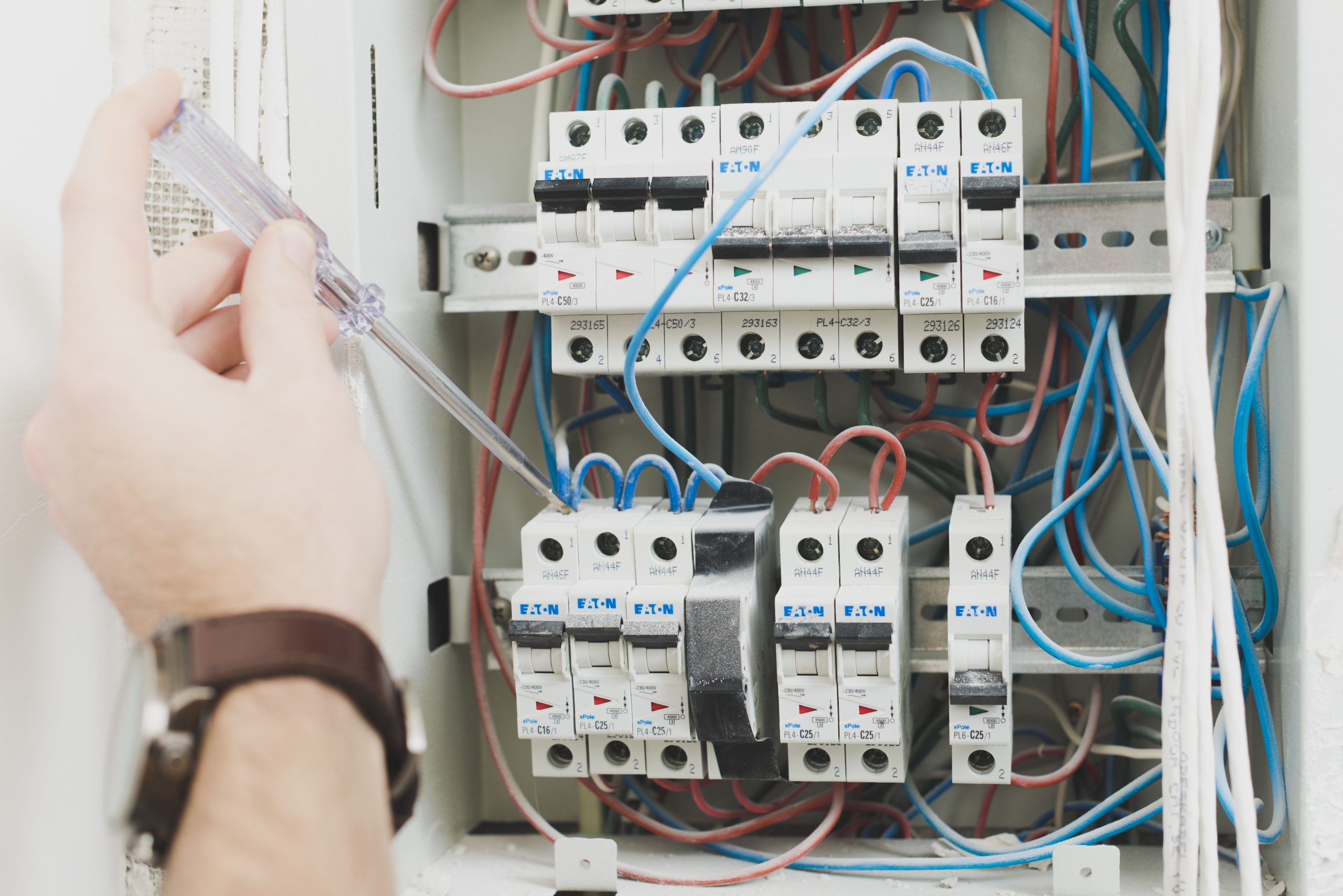 Electrician Services electrical maintenance company in dubai